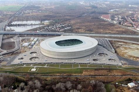 Elewacja stadionu kształtem przypomina chiński. Euro 2012: Municipal Stadium Wroclaw - StadiumDB.com