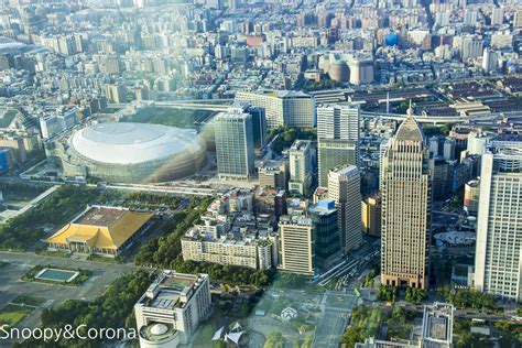 這段台北 101 官方頻道發佈的蘇迪勒來襲晃動影片，可以看出阻尼球驚人的晃動幅度。 未來還有可能創造比這更大的幅度嗎？ 也許會，這也證明人類的科技對比強大的大自然，始終有其限度所在。 【台北景點】台北101景觀台一大兩小門票只要150元～居高臨下俯瞰台北盆地，體驗金氏世界紀錄世界最快速 ...