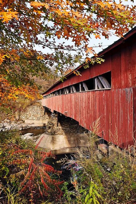 Pretty Autumn Covered Bridge Pictures Beautiful Bridges Country Living