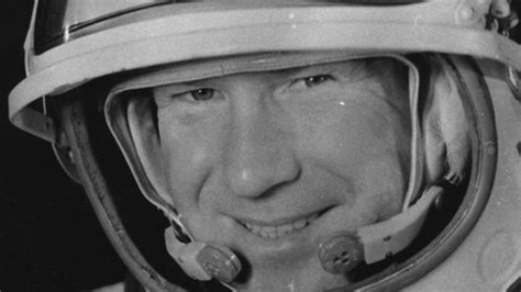 alexei leonov first person to walk in space dies aged 85 bbc news