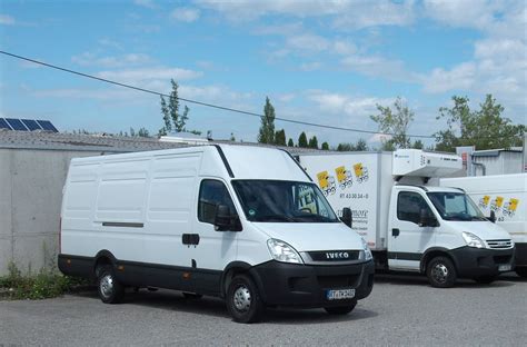 The t series is now considered an official volkswagen group automotive platform. Iveco Daily mit 3,5 - 4,5m Ladefläche, Umzugsfahrzeug ...