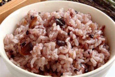 Foto Bernakah Nasi Merah Lebih Sehat Daripada Nasi Putih