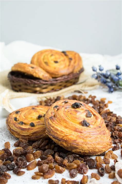 Check spelling or type a new query. Girelle al latte con uvetta e crema pasticciera - Le ...