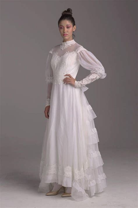 Choosing a wedding dress that looks perfect on you, matches your style (and your expectations!) and, of course, your wedding shoes is a difficult process. Hi prettys ‿ Beautiful 80s does victorian wedding dress ...