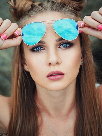Evgeny Sibiraev Mujer Morena Pelo Largo Pelo Lacio Ojos Azules
