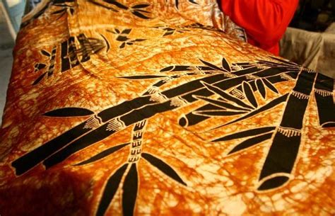 Motif yang terinspirasi dari pohon bambu ini merupakan batik asli magetan. Mengenal Lebih Dekat Batik Magetan | Bagaskara FM