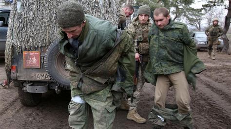 ukraine russie quel sort pour les prisonniers de guerre