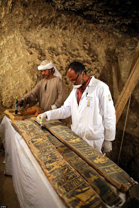 Egyptian Archaeologists Discover Mummified Body Daily Mail Online