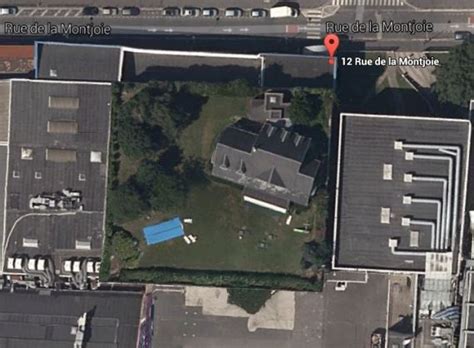 Une source proche de la production nous a expliqué que l'information était connue depuis 14h mais que personne ne pouvait en regardant de plus près les photos prises hier dans la maison des secrets et postées sur le site officiel secret story 6 de tf1, on constate. "Secret Story" : la Maison des Secrets sur le toit d'un ...