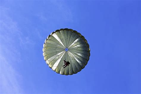 Download Free Photo Of Parachutistjumpaircraftparachutemen From