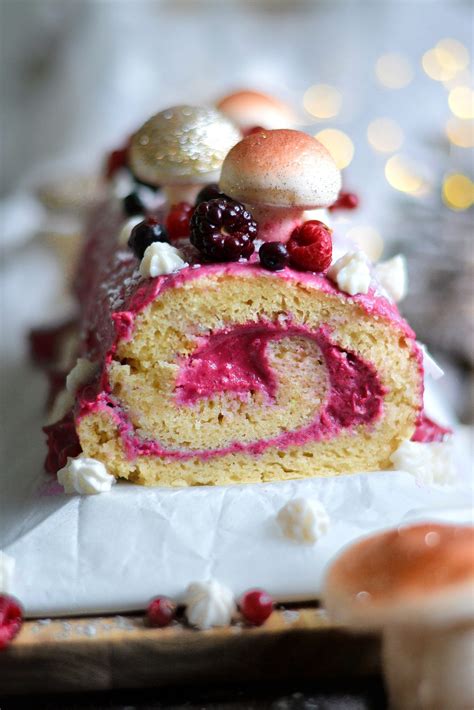 Bûche de Noël Végétalienne aux Fruits Rouges et Grand Marnier