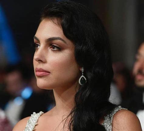 Georgina rodríguez is a spanish model who is best known as the partner of portuguese professional footballer cristiano ronaldo. Georgina Rodriguez: la carriera milionaria della donna di ...