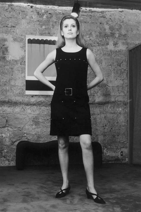mala czarna sukienka historia mody lamode