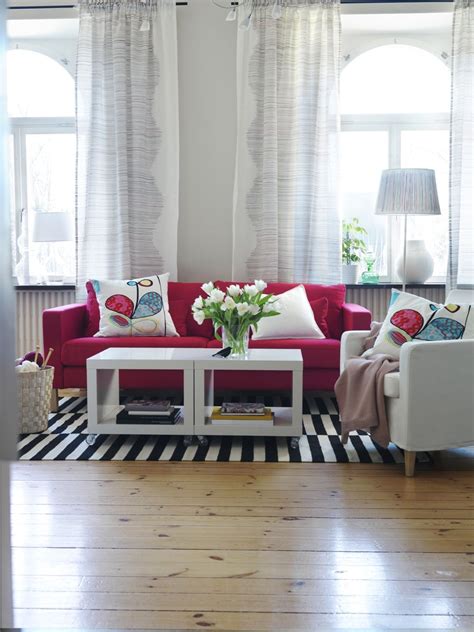 Sprightly green leather infuses this london living area with a lively vibe. Η σελίδα 154 του νέου καταλόγου ΙΚΕΑ 2013! | Red sofa ...