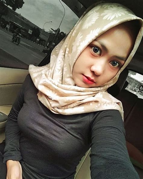 Cewek Jilbab Ketat Dan Manis Selfie Di Dalam Mobil Hijab Chic Gadis