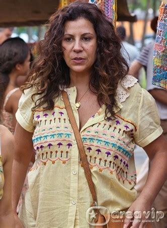 Fri's buzz posted 1 day ago ~ 68 comments Atriz Carla Daniel emagrece 20kg