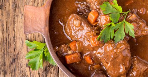 Hoe bereid ik stoofvlees met extra veel saus