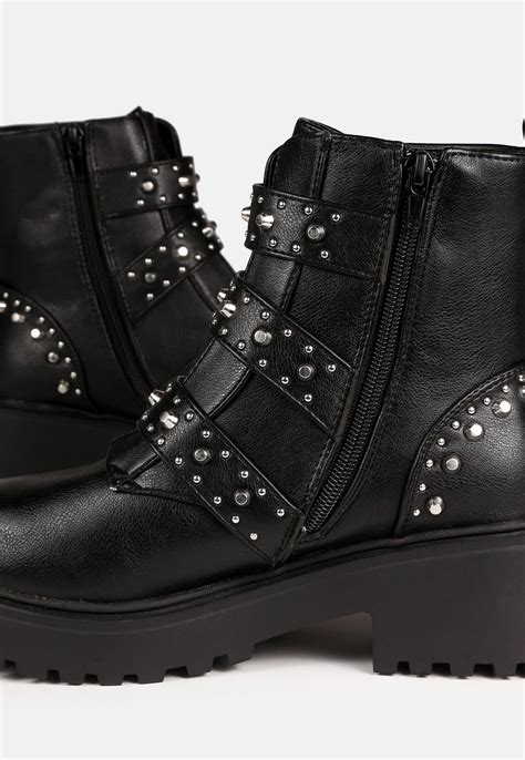 Black Buckle Strap Chunky Ankle Boots Missguided