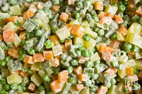 Definition of macedoine with photos and pictures, translations, sample usage, and additional links for more definition of macedoine. Macédoine de légumes en salade | Recette | 61°Degrés