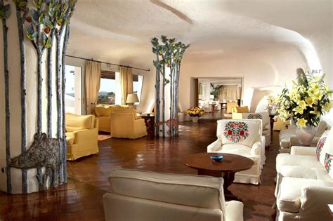 Modern and luxury lobby interior decor. Modern hotel lobby design ideas with fancy furniture