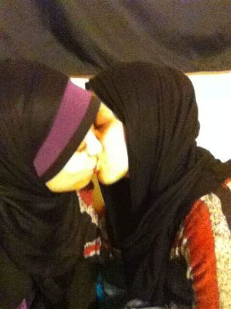 Kissing Lesbian Hijab Teen Ebsiba