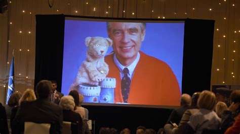 All the latest aaron rodgers news, contract, salary, highlights, rumors, injury updates, free agency, and more at thebiglead.com. Here's How Mr. Rogers Became Part Of The 2020 Campaign