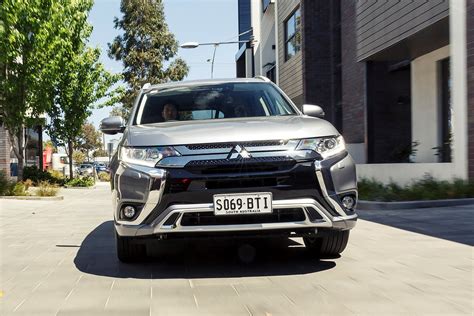 Price details, trims, and specs overview, interior features, exterior design, mpg and mileage capacity, dimensions. Toyota Rav4 Cruiser Hybrid v Mitsubishi Outlander PHEV ...