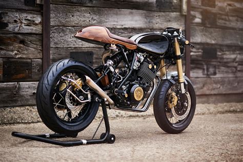 Dirty Deeds Lions Den Motorcycles Builds A Yamaha Xt600 Racer