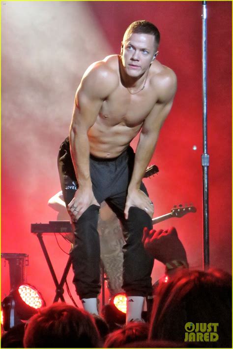 Imagine Dragons Dan Reynolds Goes Shirtless Shows Off Hot Body On Tour Photo 4102721