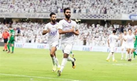 حسين الشحات هو لاعب كرة قدم مصري يلعب ضمن صفوف النادي الأهلي المصري الأول لكرة القدم، ومنتخب مصر الأول في موسم 2018، أعلن نادي العين الإماراتي عن التعاقد مع اللاعب على سبيل الإعارة لمدة ستة أشهر كاملة لينجح اللاعب في تقديم مستوى رائع للغاية مع. حسين الشحات يسعى لمواصلة تألقه مع العين فى الدوري الاماراتى