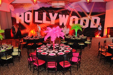 Choose from hanging decorations, tableware, photo booth props, personalized invitations, and custom banners for a complete hollywood party theme at an affordable price. Wall Murals - Balloon Artistry