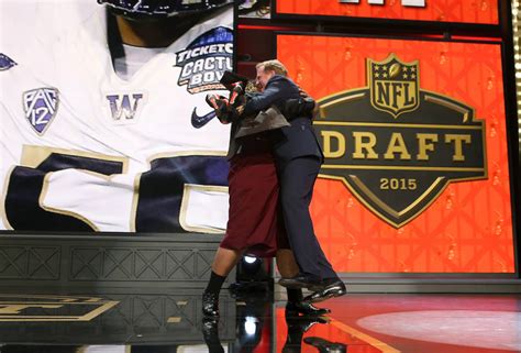 Nfl Draft Roger Goodell Hugs Top Picks — Photos Nfl Draft Sports