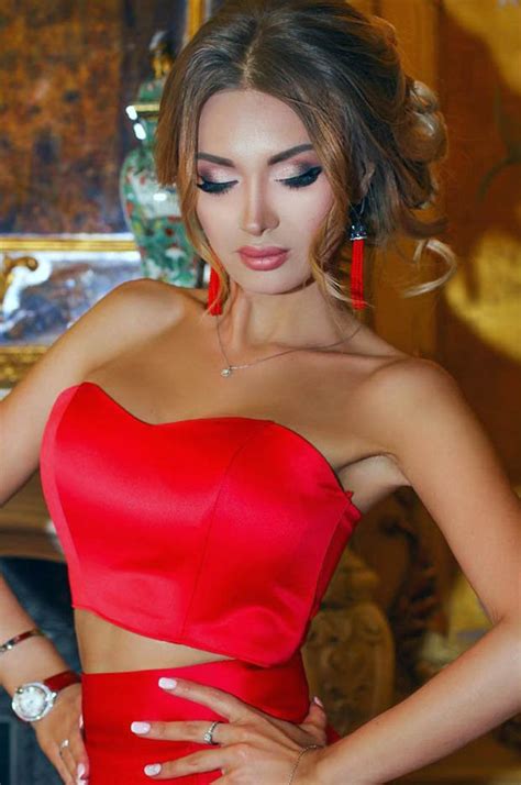 Russian Reality Tv Star Dazzles At Disney Princess Birthday Party Daily Star