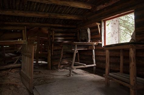 Abandoned Cabin Interior Cabin Interior Cabin Interiors Small Log Cabin