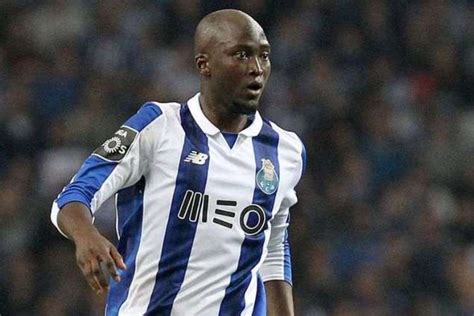 Durante uma jogada perto da linha lateral, o jogador do marítimo acabou mesmo por derrubar o treinador do benfica provocando uma risada. Folha de Maputo - Notícias - Desporto - Danilo Pereira não ...