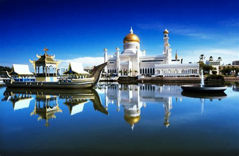 Today, visitors continue to be fascinated by these traditional and historic houses built on stilts over the water, spanning the greater part of the brunei river. 9 Tempat Menarik di Brunei Darussalam 2020 - PALING POPULAR