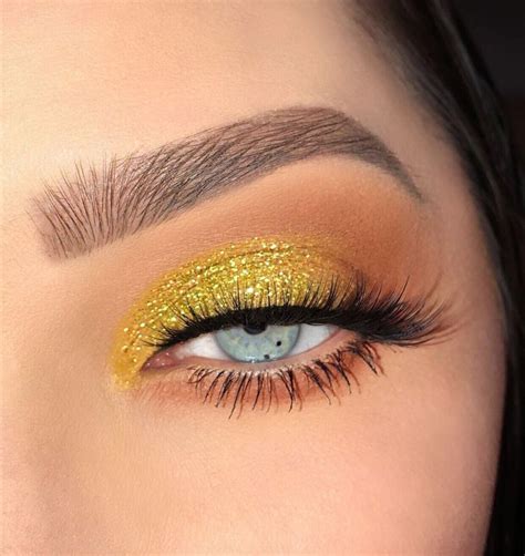 Pin By 𝒱𝒾𝒸 On B E A U T Y Yellow Eyeshadow Aesthetic Makeup