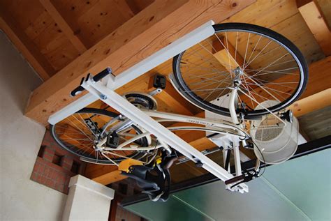 It shows capability, mechanical knowledge, and a commitment to taking care of your bike. flat-bike-lift photo gallery par flat-bike-lift | homify