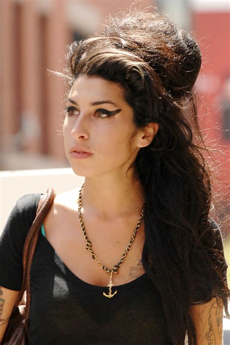 AMY WINEHOUSE – A TRAGEDY NO-ONE STOPPED - Maria Tedeschi