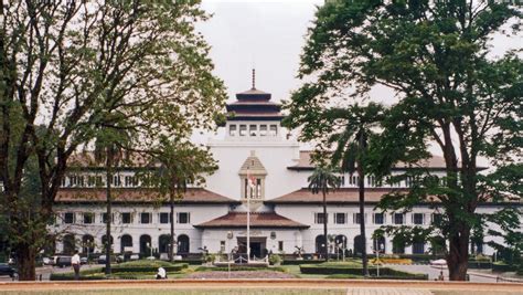 Wisata Sejarah Gedung Sate Di Bandung Lokasi Harga Tiket Masuk