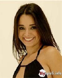 Özgü namal rol aldığı sinema ve diziler ile adından söz ettiriyor. Özgü Namal Biyografi.info.