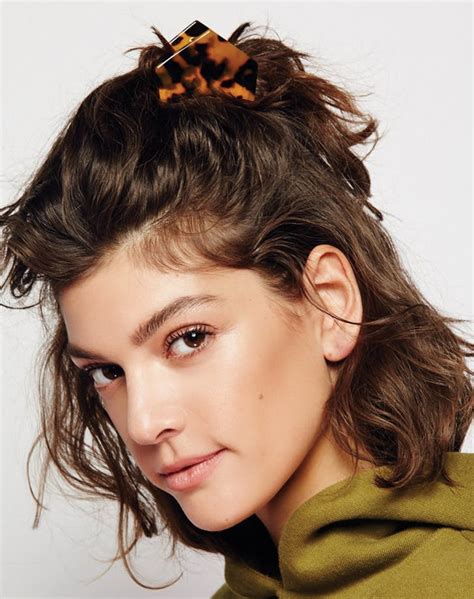 6 Easy Hairstyles You Can Do With A Claw Clip