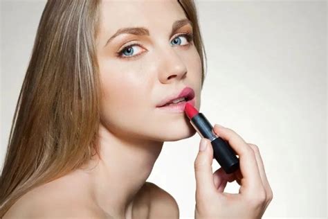 Makeup For Thin Lips Top 7 Tricks To Make Your Lips Look Fuller