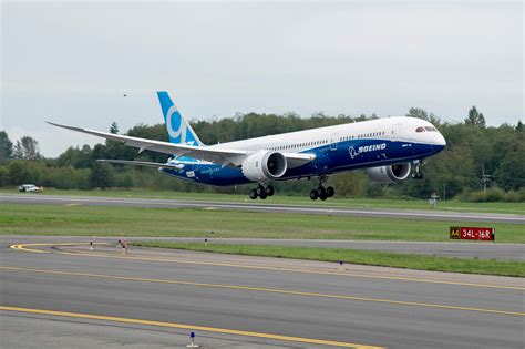 Flyingphotos Magazine News Boeing Flies First 787 9 Dreamliner