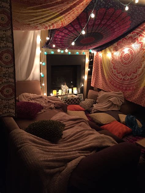 Interior, bedroom, bedroom inspo, firefly lights, modern, design, interior design, diy, minimalist, scandinavian, decoration, decor, ideas, decoration ideas, inspiring homes, minimalist decor, hygge, furnishings. Girls Night In Room Inspo In 2019 Bedroom Decor Tapestry | Chill room, Sleepover room, Room ...