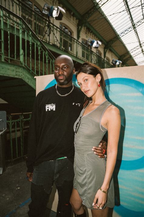 Vidéo Bella Hadid Et Le Designer Virgil Abloh Lors Du Défilé Off