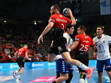 Ekkor hangsúlyozták, amennyiben a szeptemberi időpont nem tartható, akkor októberre halasztják a tornát. Kézilabda BL: Kétszázadszor nyert a Veszprém | Vajdaság MA