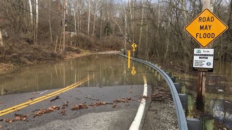 Roads Close As Ohio River Reaches Flood Stage