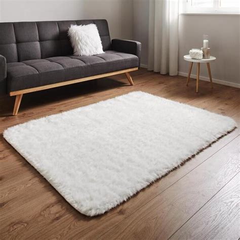 Hochflor wohnzimmer teppich waschbar shaggy flokati optik einfarbig creme weiß. Teppich in Weiß ca.120x170cm 'Romy' von Mömax für 39,90 ...