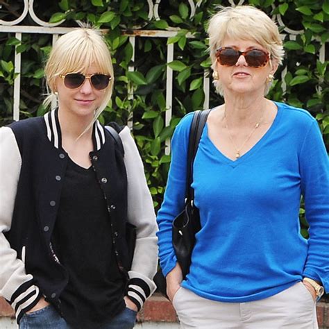 Anna Faris Looks Just Like Her Mom See The Resemblance E Online Uk